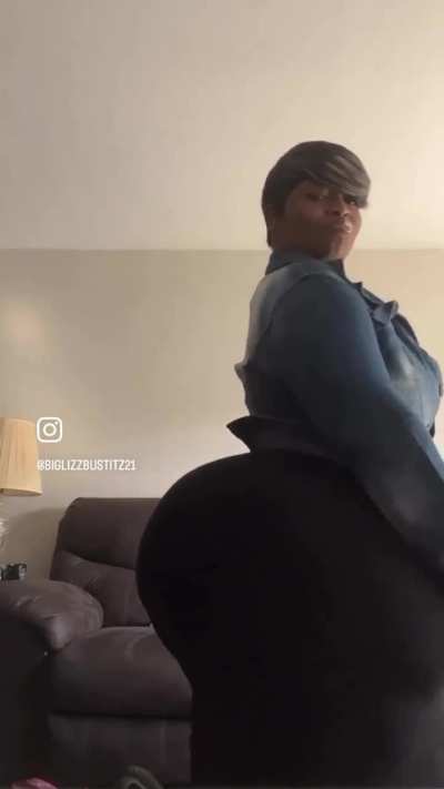 i wanna hug her ass so bad