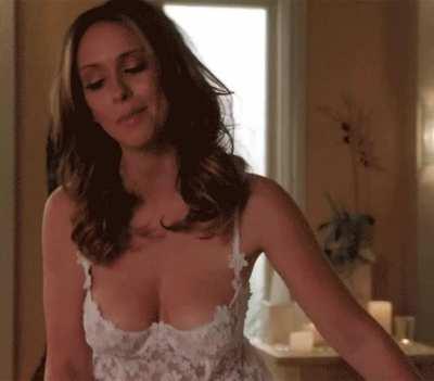 Jennifer Love Hewitt massive heart ❤