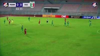 Goalkeeper commits awful howler in Malaysian second division