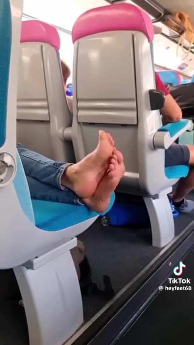 @heyfeet68 - Soles in a train