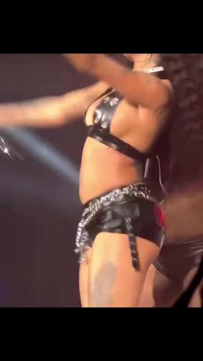 Glorilla performing 🥵🥵