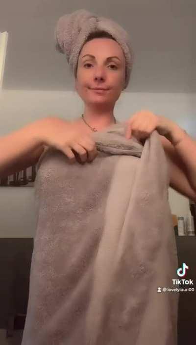 1 upvote = 9 nudes in ur dms instantly