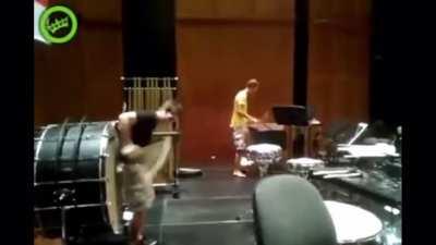 These dudes playing wonderful days on xylophone and drum 👌