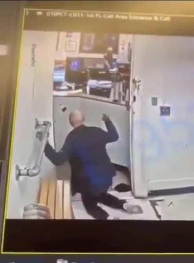 New York Police got it rough 🫣