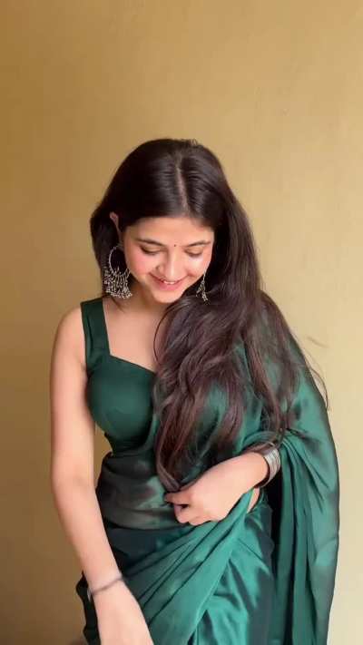 Kavya in pretty saree looking so pretty and hot!