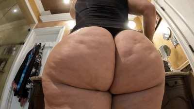 Hope you like natural thick milfs.