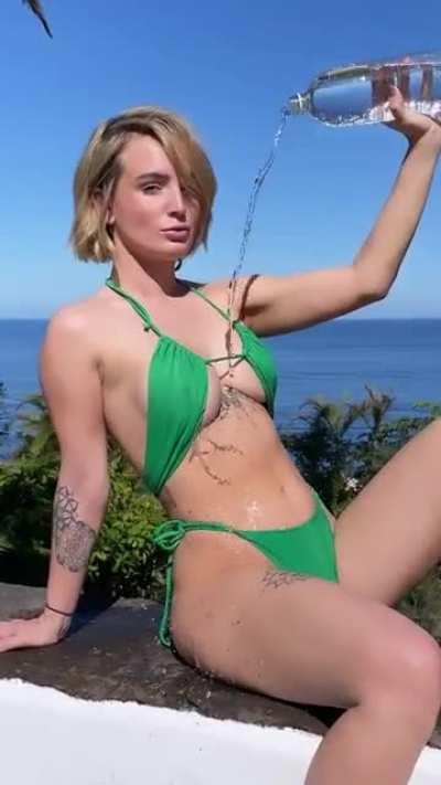 Wet and Milk😋😋