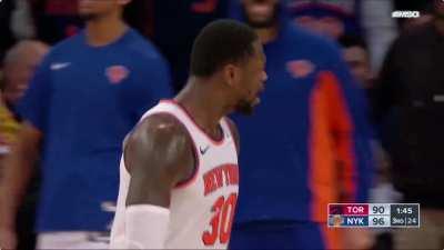 [Highlight] Julius Randle throws the poster over Precious Achiuwa and then hypes up the MSG crowd