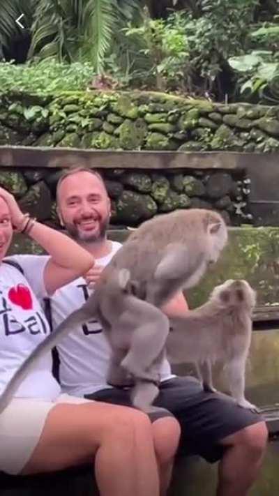 To take a romantic picture in Bali