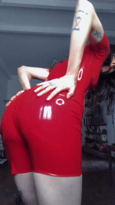 the sound of touching of my latex and the feeling i have are just a perfect match