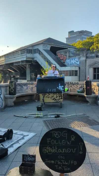 Trash Can DJ at Hallesches Tor today 🎶 
