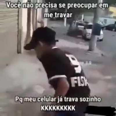 Meu celular travou e reiniciou 3 vezes em 5 minutos