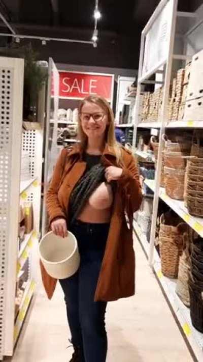 This gentleman was standing really close, so I was quite stressed. Even more than a little. Heh