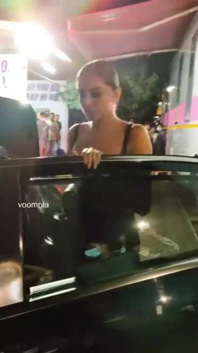 Deepika Padukone ma'am please