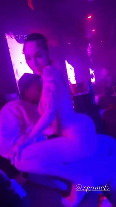 Bhad Bhabie grinding