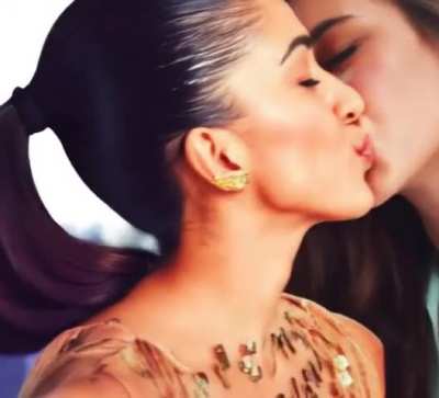 Kiara X kriti kiss (new one)