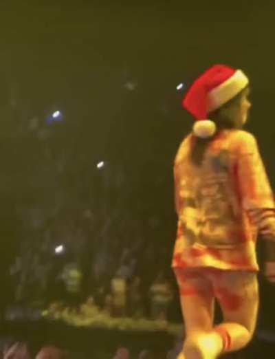 Bouncing Around & Showing Booty