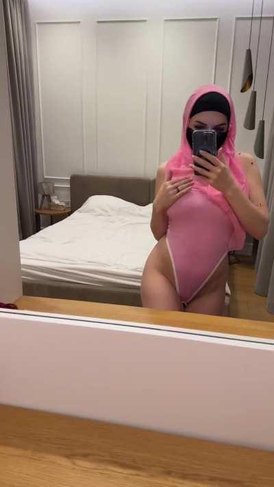 A nice dance in the mirror