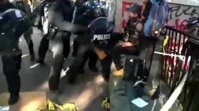 Two employees of the Washington police suspended from duty during the investigation of the attack (Video) on the Australian television film crew 7 News during protests in Lafayette Park