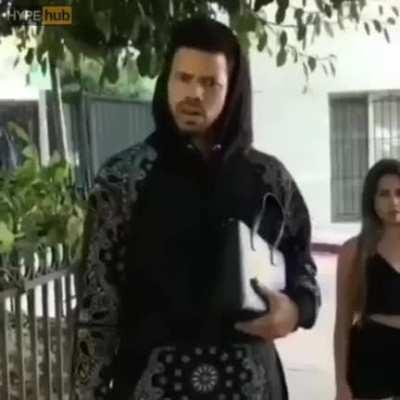 Слишком хорош.