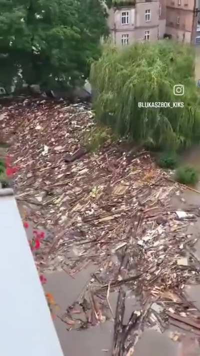 Głuchołazy, the Biała Głuchołaska river flooded and tore both bridges (temporary and renovated). Video from Głuchołazy Online posted by Łukasz Bok on Instagram 15minutes ago
