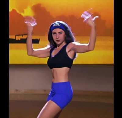 aaaahhhh fuck mere lund pe aise hi nach Karisma Kapoor kya maal hai bc!