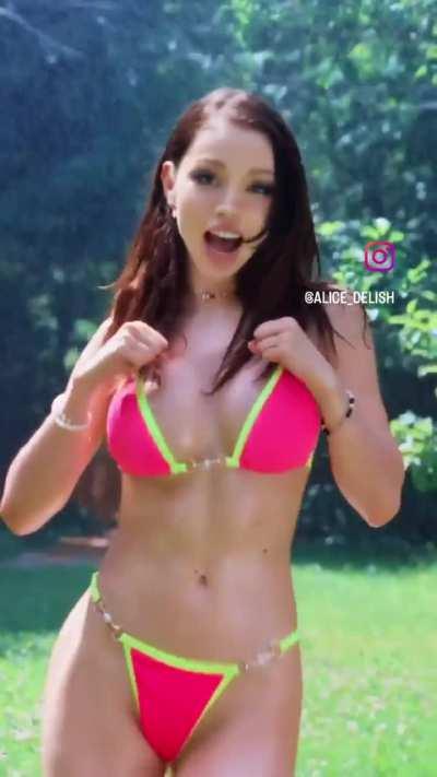 Cutes and most lovely gal eve°