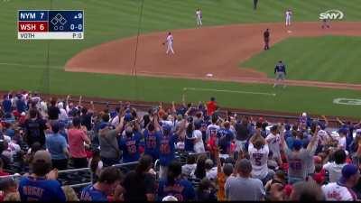 [Highlight] NYM@WAS: Francisco Lindor takes one dead center in the 9th on the first pitch of the at-bat to give the Mets some insurance