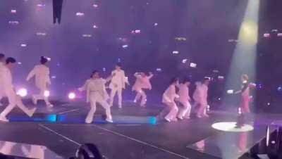 one of mirror dancers got crushed on stage