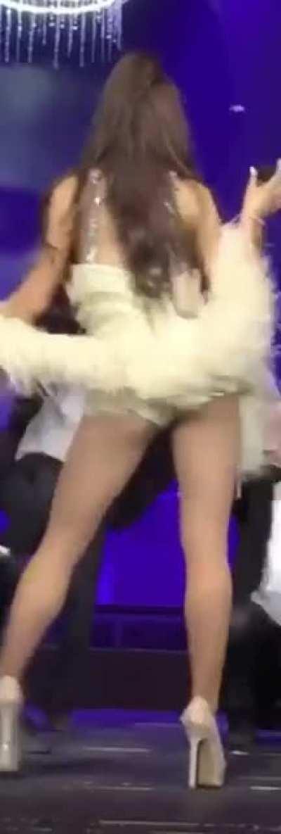 Shaking that butt 🍑