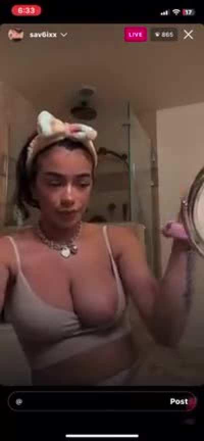 Tiddies out till the live ended😍