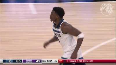 [Highlight] Rudy Gobert blocks Huerter and Ant throws it down on the other end!