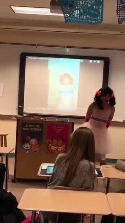 Girl tried recreating a Tiktok trend in Spanish class