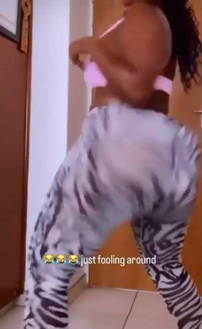 That’s Alotta Ass She Throwing 😍🤪