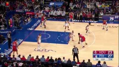 [Highlight] Joel Embiid shows off his midrange crossover skills