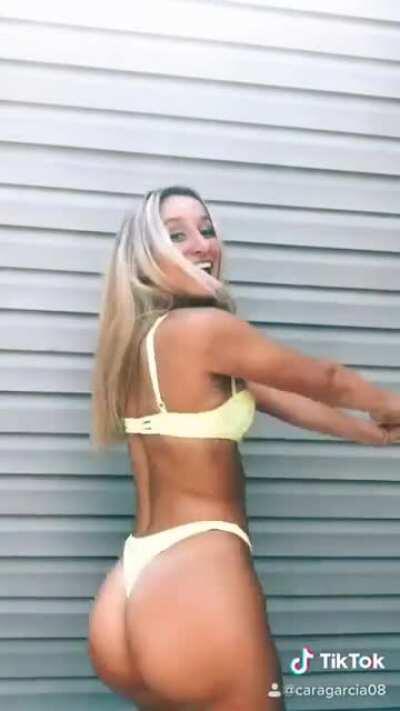 Do blondes do it better?