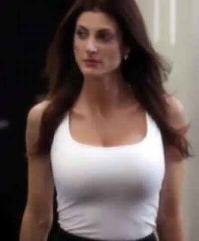 Julia Benson's boobs are huge (What An Idiot)