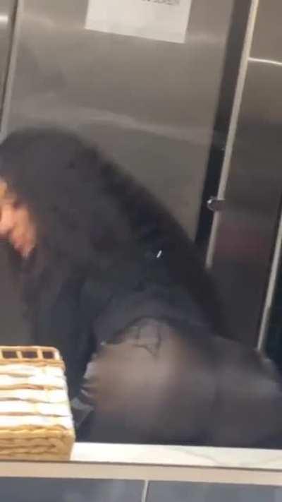 YB’s big sister TeeLee… tell da truth u smashing or passing her?