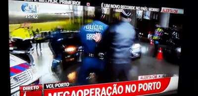 Condutor foge à polícia em DIRETO 😱