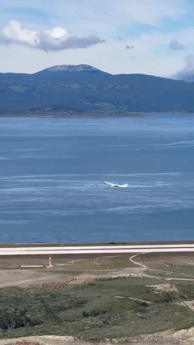 Despegue de Ushuaia (IG:alfonsolavado)