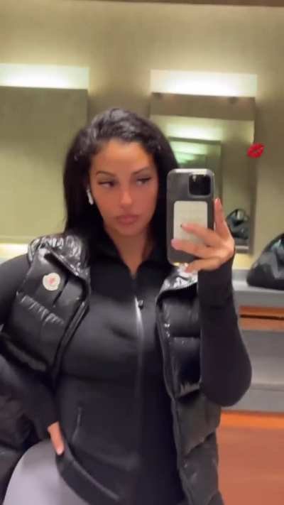 Felicia Lucas (@lovelylesh)