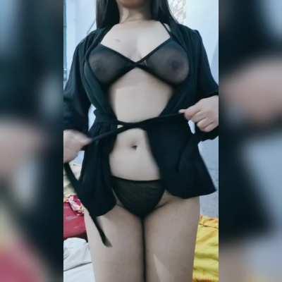 Getting ready for a party 😉. Follow my instagram @cute_skoolrndii and DM me for personalized premium services ❤️🥰😋