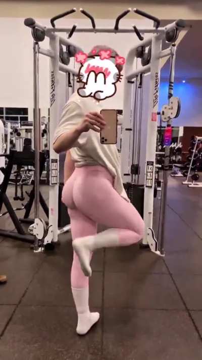 Bubble Butt in Pink Leggings 🍑🍑