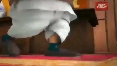 Índia mostrando como fazer animes bons (eu acho que é india)