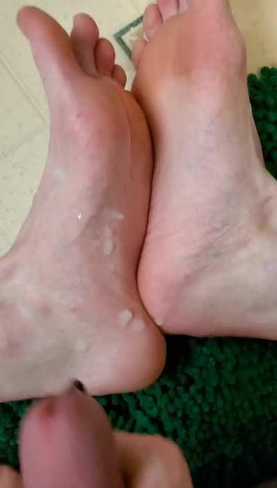 BF asked me to cum on my feet 😜