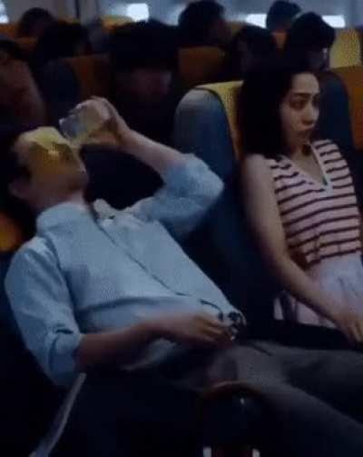 MaN kIlLeD In AiRpLaNe WhIlE tRyInG tO DrInK jUiCe