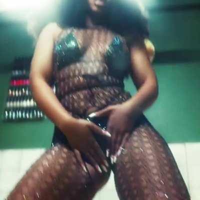 Chloe Bailey booty galore