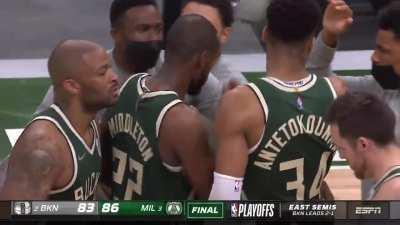 [Highlight] Kevin Durant pulls up from deep at the buzzer