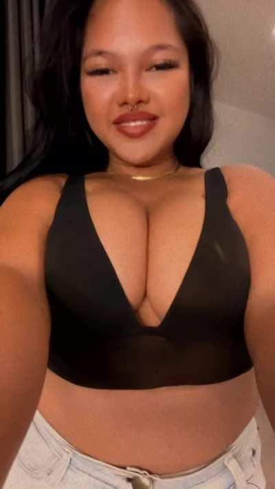 The two advantages of girls with a bit more on them 😜