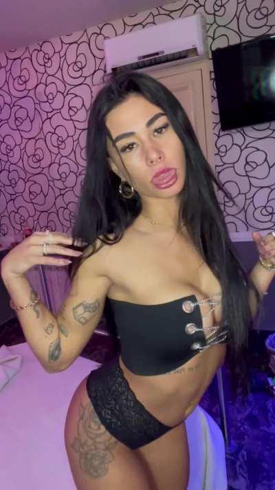 I want u to call me a dirty slut while u play with me